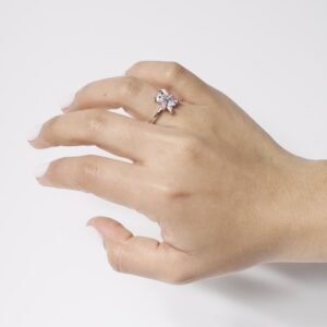 Anillo plateado de osito con zirconias
