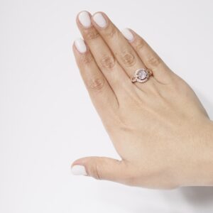Anillo circular con zirconias en rose gold