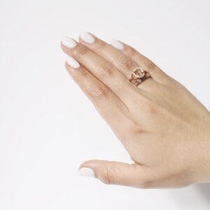 Anillo rose gold pandora y anillo con dos circulos entrelazados con zirconias