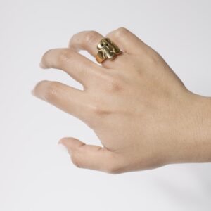 Anillo dorado de oso