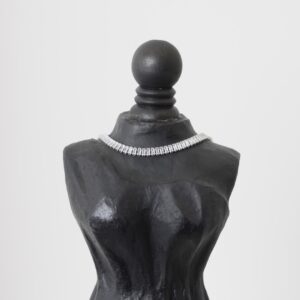 Collar de cristales blancos