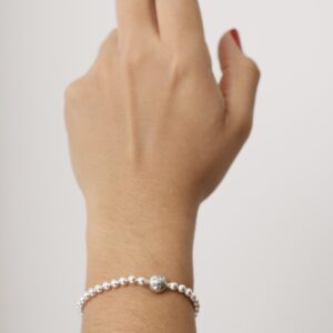Pulsera de bolitas con broche circular