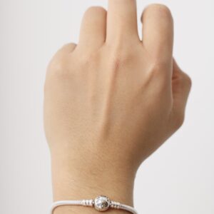 Pulsera de plata con broche redondo