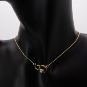 Set dorado con anillos pequeños de compromiso y matrimonio